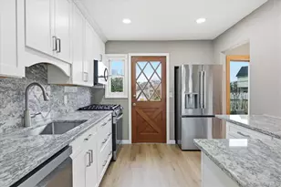 34 Park Cir W, New Hyde Park, NY 11040 - Photo 12