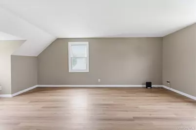 34 Park Circle W, New Hyde Park, NY 11040 - Photo 26