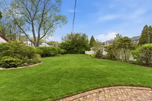 34 Park Cir W, New Hyde Park, NY 11040 - Photo 34