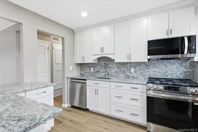 34 Park Circle W, New Hyde Park, NY 11040 - Photo 14