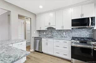 34 Park Cir W, New Hyde Park, NY 11040 - Photo 14