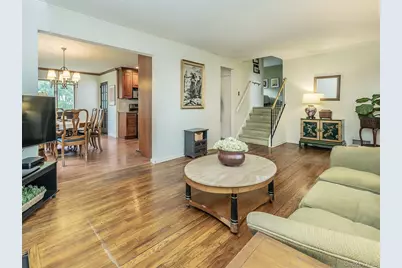 43 Plymouth Road, Port Washington, NY 11050 - Photo 2