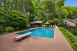 3 Carriage Ct, Dix Hills, NY 11746 - Photo 26
