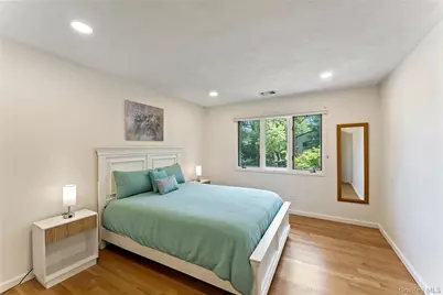 8 Bolton Drive, Manhasset, NY 11030 - Photo 12