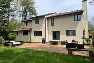 8 Bolton Dr, Manhasset, NY 11030 - Photo 2