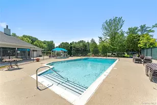 8 Bolton Dr, Manhasset, NY 11030 - Photo 20