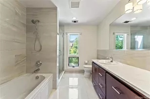 8 Bolton Dr, Manhasset, NY 11030 - Photo 14