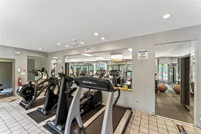 8 Bolton Drive, Manhasset, NY 11030 - Photo 22