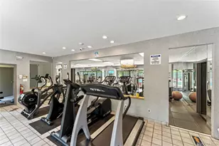 8 Bolton Dr, Manhasset, NY 11030 - Photo 22