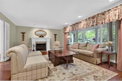 24 Thorngrove Lane, Dix Hills, NY 11746 - Photo 6