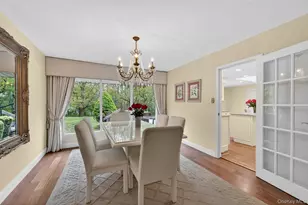 24 Thorngrove Ln, Dix Hills, NY 11746 - Photo 10