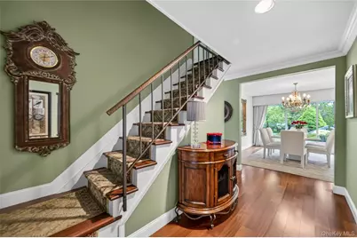 24 Thorngrove Lane, Dix Hills, NY 11746 - Photo 4