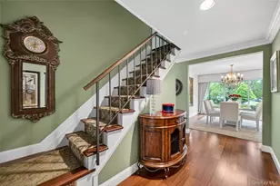 24 Thorngrove Ln, Dix Hills, NY 11746 - Photo 4