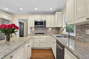 24 Thorngrove Ln, Dix Hills, NY 11746 - Photo 14