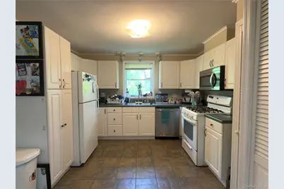 15 Forest Drive, Hyde Park, NY 12538 - Photo 2
