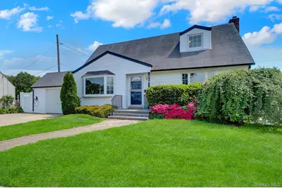 2718 Rowehl Drive, East Meadow, NY 11554 - Photo 2