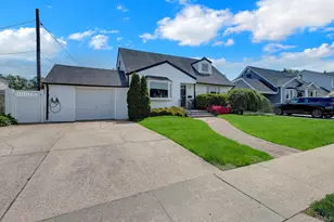 2718 Rowehl Dr, East Meadow, NY 11554 - Photo 4