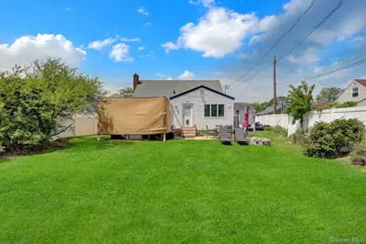 2718 Rowehl Drive, East Meadow, NY 11554 - Photo 18