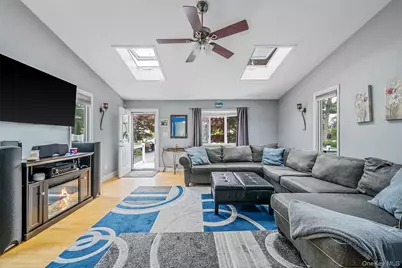 1333 Boston Avenue, Bay Shore, NY 11706 - Photo 8