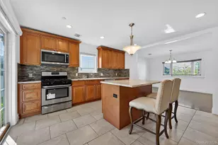 8 Lee Gray Ct, Glen Cove, NY 11542 - Photo 16
