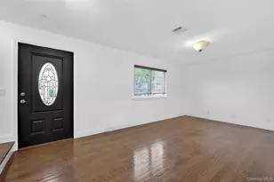 8 Lee Gray Ct, Glen Cove, NY 11542 - Photo 4