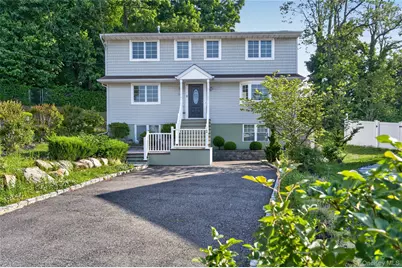 8 Lee Gray Court, Glen Cove, NY 11542 - Photo 2