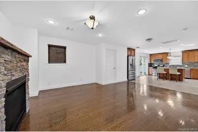 8 Lee Gray Court, Glen Cove, NY 11542 - Photo 10