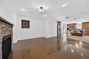 8 Lee Gray Ct, Glen Cove, NY 11542 - Photo 10