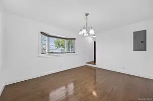 8 Lee Gray Ct, Glen Cove, NY 11542 - Photo 12
