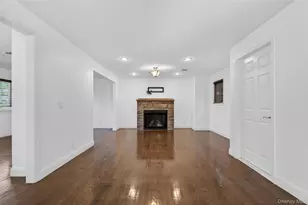 8 Lee Gray Ct, Glen Cove, NY 11542 - Photo 8
