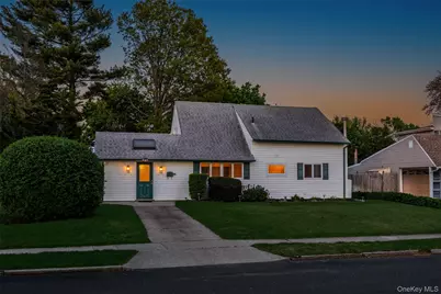 19 Palm Lane, Westbury, NY 11590 - Photo 2