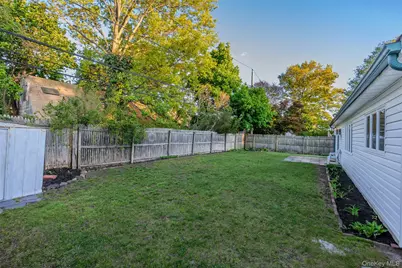 19 Palm Lane, Westbury, NY 11590 - Photo 34