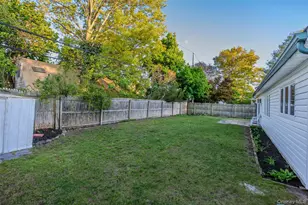 19 Palm Ln, Westbury, NY 11590 - Photo 34