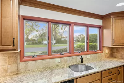 19 Palm Lane, Westbury, NY 11590 - Photo 14