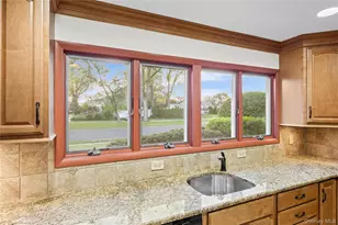 19 Palm Ln, Westbury, NY 11590 - Photo 14