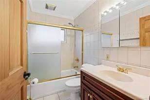19 Palm Ln, Westbury, NY 11590 - Photo 24