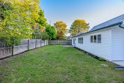 19 Palm Lane, Westbury, NY 11590 - Photo 32