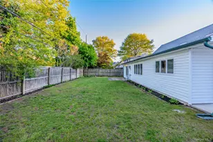 19 Palm Ln, Westbury, NY 11590 - Photo 32