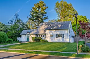 19 Palm Ln, Westbury, NY 11590 - Photo 30