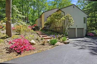 40 Laurel Hill Road, Centerport, NY 11721 - Photo 2