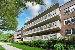 50 Hill Park Ave, Great Neck, NY 11021 - Photo 32