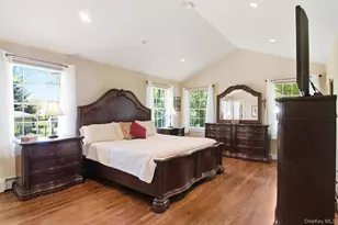 28 King Arthurs Ct, Saint James, NY 11780 - Photo 12