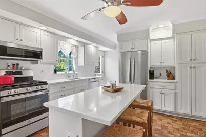 28 King Arthurs Court, Saint James, NY 11780 - Photo 10