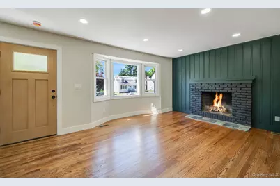 81 E 24th Street, Huntington Station, NY 11746 - Photo 4