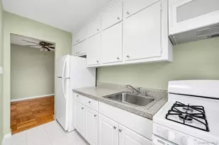 1110 Stadium Ave, Bronx, NY 10465 - Photo 10