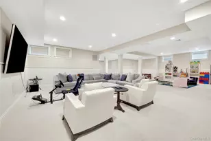 8-10 Championship Dr, Mamaroneck, NY 10543 - Photo 26
