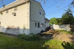 5 Skellington Rd, Plainview, NY 11803 - Photo 2