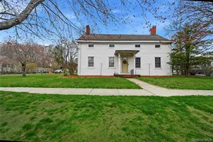 727 Main St, Center Moriches, NY 11934 - Photo 2