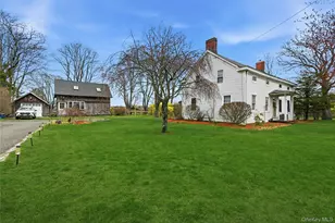 727 Main St, Center Moriches, NY 11934 - Photo 4