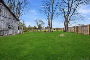 727 Main St, Center Moriches, NY 11934 - Photo 32
